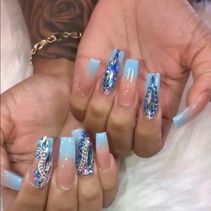 Meet your Posher, Demonique